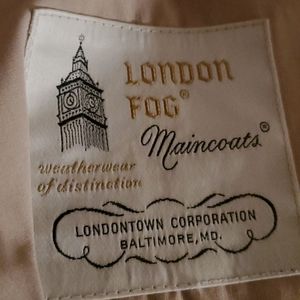 A london fog trenxh coat its vintage atleast 40 yr